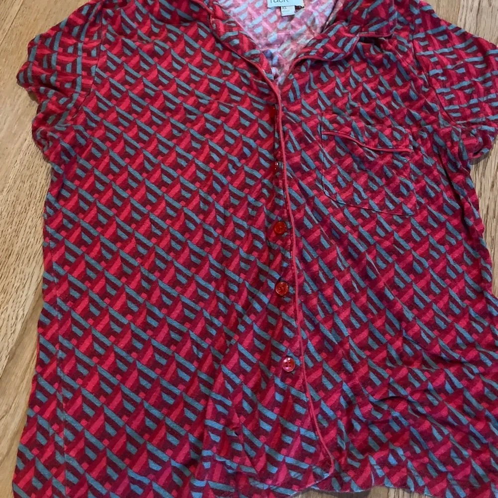 Nordstrom Rack Pajama Set Size XS button up shirt sleeve and shorts Red/green